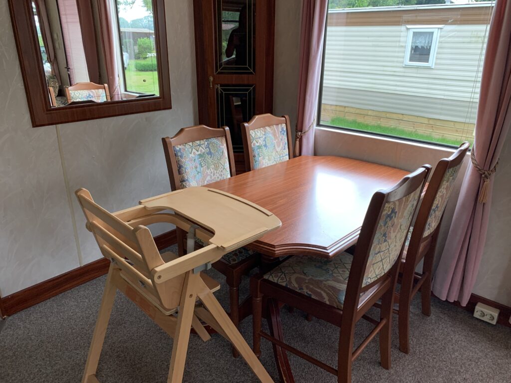 Eethoek en kinderstoel