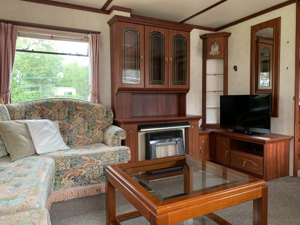 Bijzettafel, TV, kachel